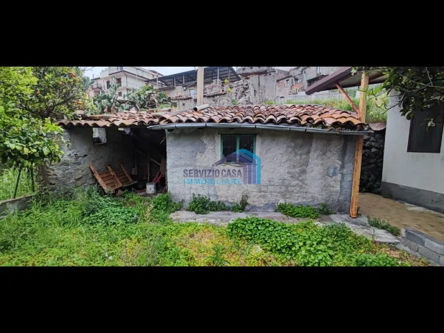 Appartamenti in Vendita - Casa indipendente vista mare