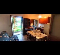 Appartamenti in Vendita - Casa indipendente vista mare