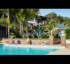 Villa di prestigio con piscina, panorama epico!
