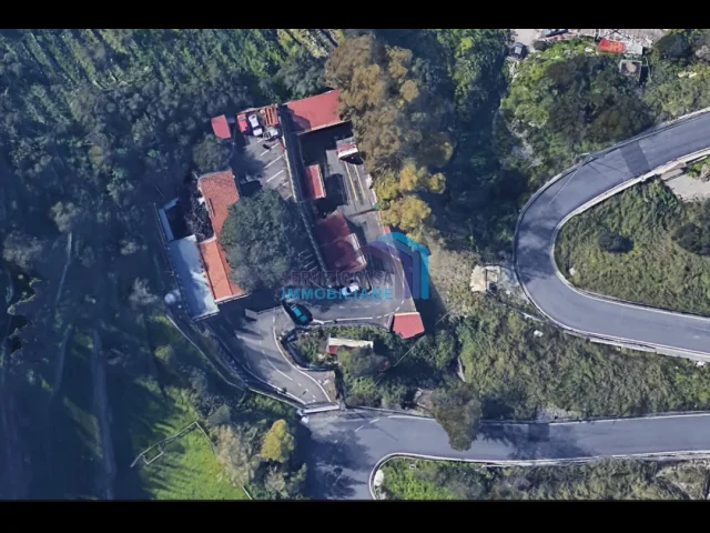 Appartamenti in Vendita - Terreno con fabbricati annessi