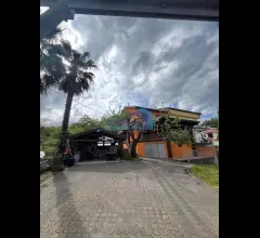 Villa su due livelli con terreno