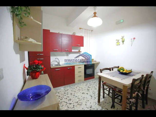 Appartamenti in Vendita - Ampio appartamento a pochi passi dal mare