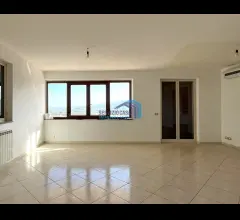 Appartamenti in Vendita - Villa panoramica con piscina