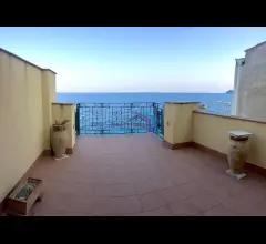 Appartamenti in Vendita - Intero stabile fronte mare