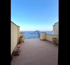 Appartamenti in Vendita - Intero stabile fronte mare