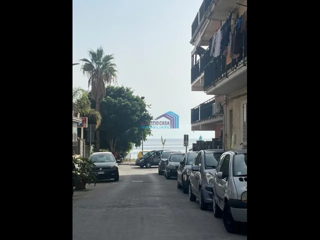 Appartamenti in Vendita - Appartamento piano terra a pochi passi dal mare