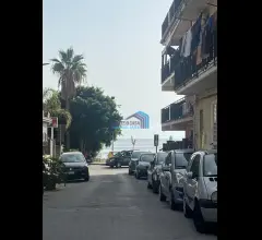 Appartamenti in Vendita - Appartamento piano terra a pochi passi dal mare