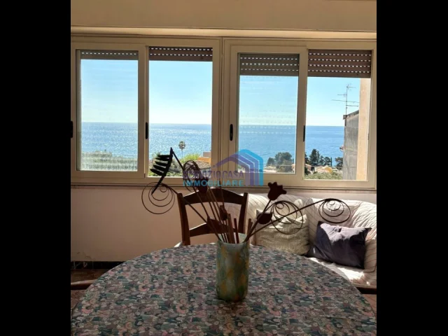 Appartamenti in Vendita - Intero stabile vista mare con ampi spazi esterni