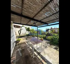 Appartamenti in Vendita - Intero stabile vista mare con ampi spazi esterni