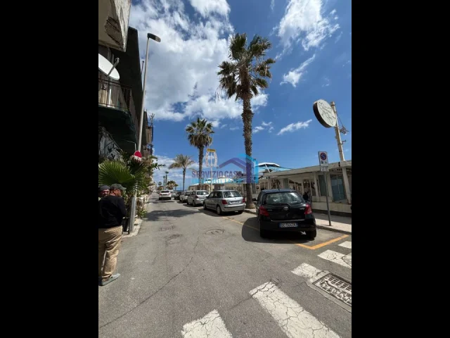 Appartamenti in Vendita - Centrale appartamento a due passi dal mare