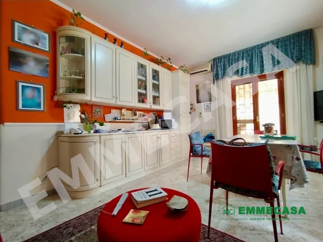 Appartamenti in Vendita - Trivani con spazio esterno, posto auto e cantinola