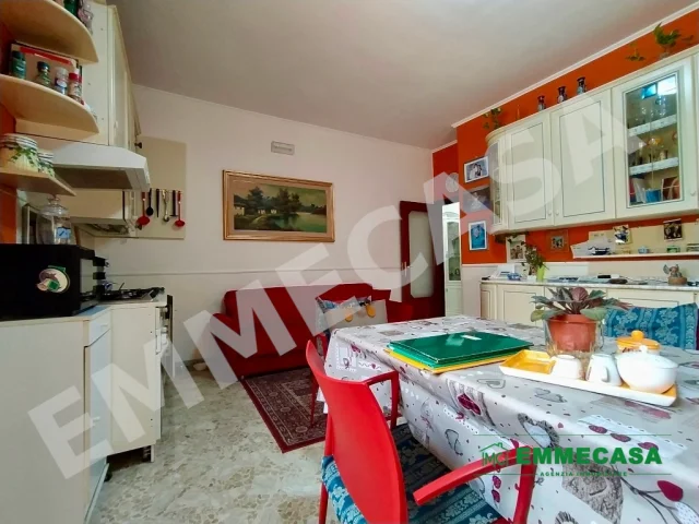 Appartamenti in Vendita - Trivani con spazio esterno, posto auto e cantinola