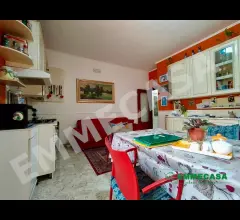 Appartamenti in Vendita - Trivani con spazio esterno, posto auto e cantinola