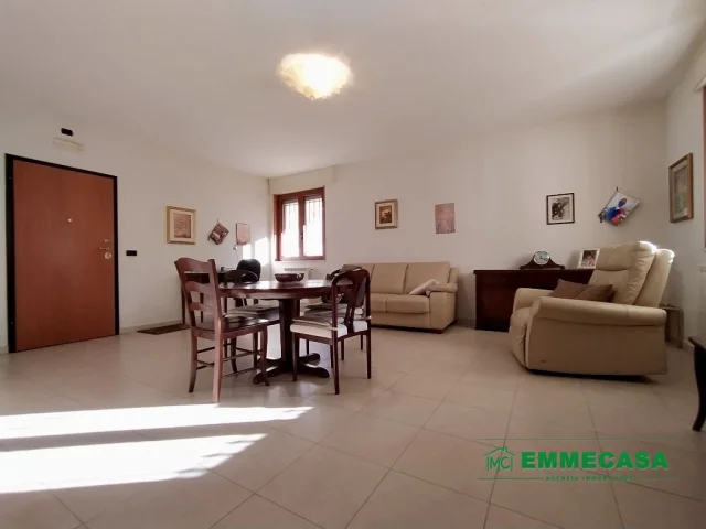 Appartamenti in Vendita - Delizioso bi/trivani con cortile  box e posto auto