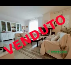 Ampio pentavani con lastrico solare