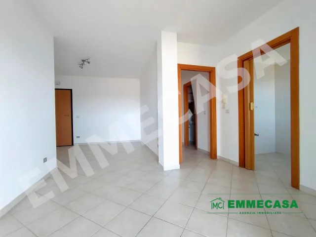 Appartamenti in Vendita - Luminoso bivani con posto auto e cantinola