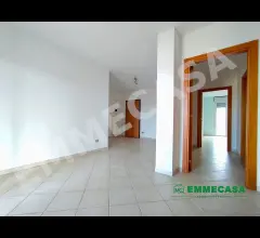 Appartamenti in Vendita - Luminoso bivani con posto auto e cantinola