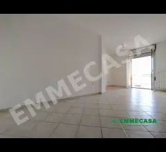 Appartamenti in Vendita - Luminoso bivani con posto auto e cantinola