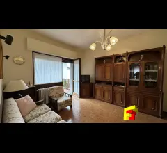 Appartamenti in Vendita - Trilocale con ampio terrazzo e box