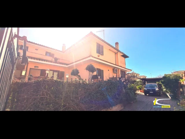 Villa su tre livelli di ampia metratura con grande giardino