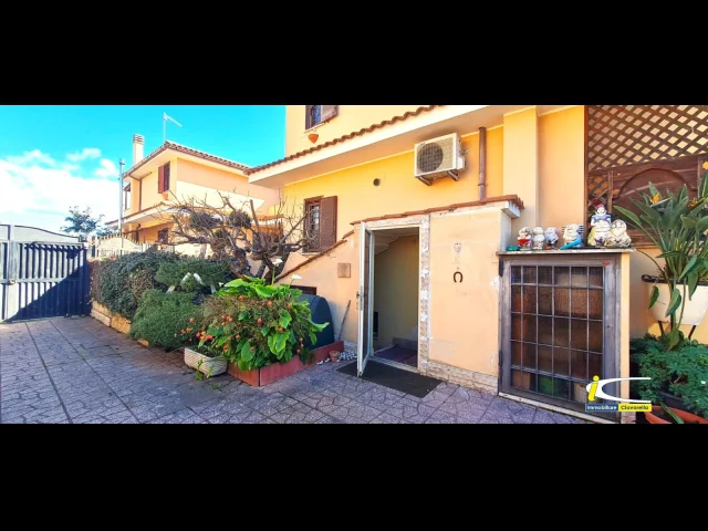 Appartamenti in Vendita - Villa su tre livelli di ampia metratura con grande giardino