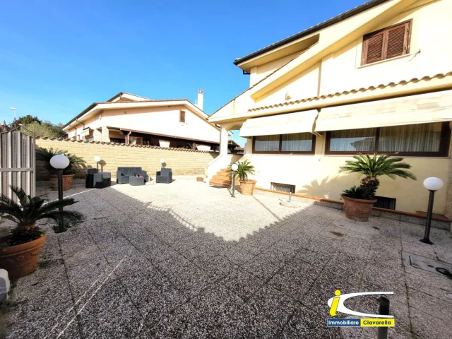 Appartamenti in Vendita - Villa signorile su tre livelli con sala hobby indipendente