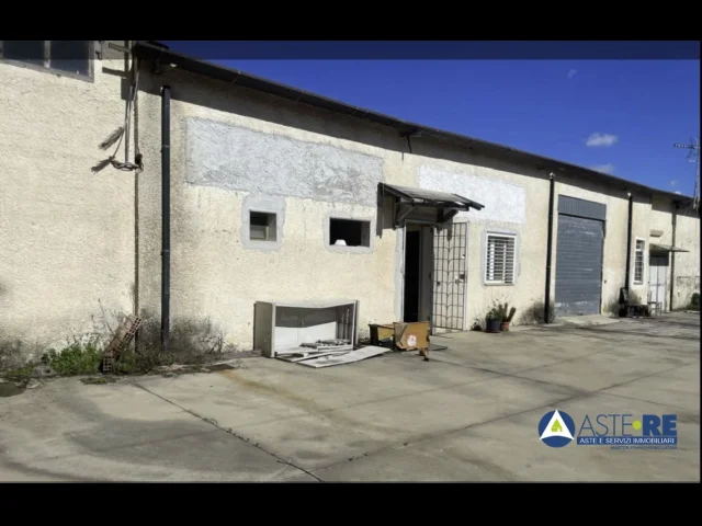 Appartamenti in Vendita - Capannone - via pontina km 78.100