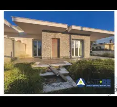 Villa con giardino privato
