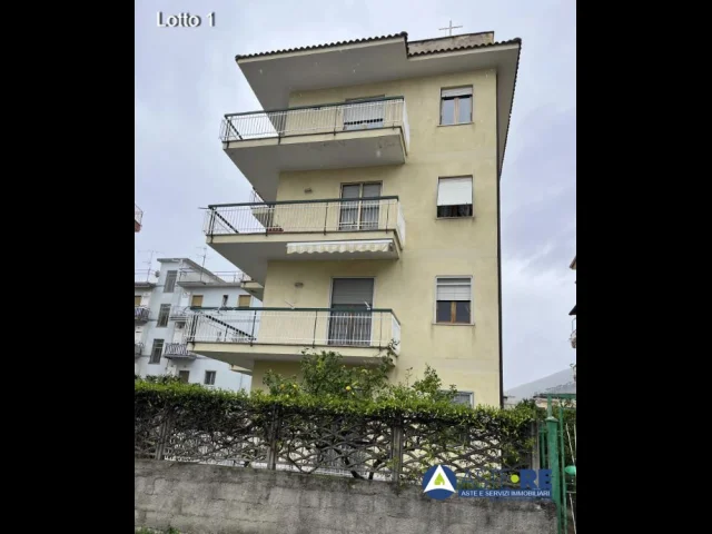 Appartamenti in Vendita - Appartamento - via s. giulio