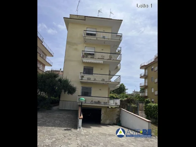 Appartamenti in Vendita - Appartamento - via s. giulio