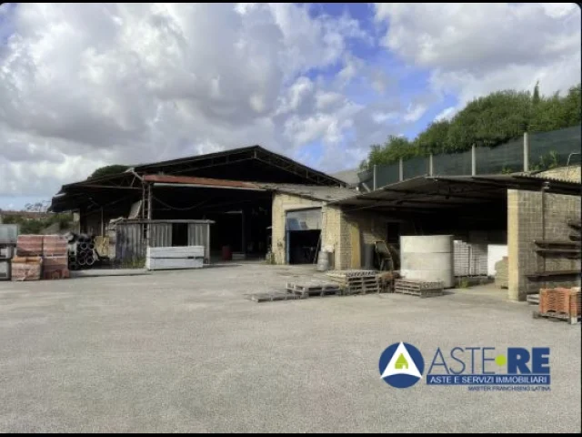 Fabbricati per esigenze industriali - strada minturnae 103
