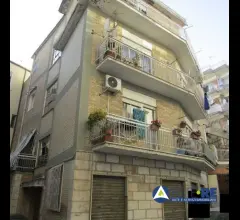 Negozio - via ponte di mola n. 2-4-6