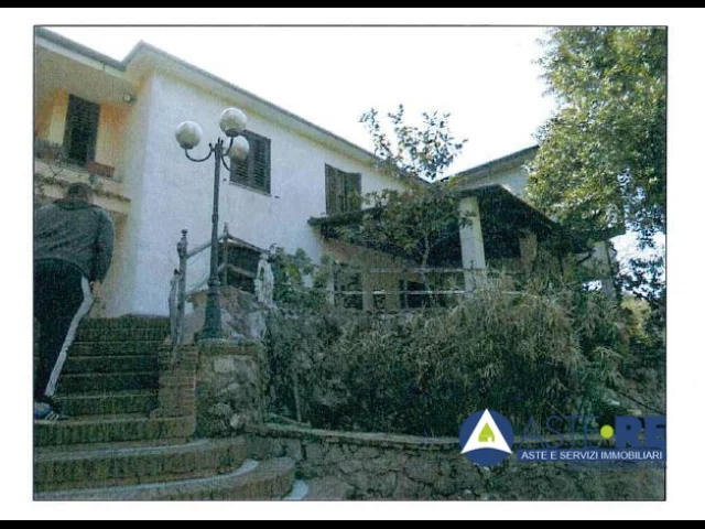 Appartamenti in Vendita - Abitazione in villini - via lauro, 6
