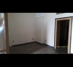 Appartamenti in Vendita - Ufficio 3 vani in centro