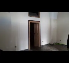 Appartamenti in Vendita - Ufficio 3 vani in centro