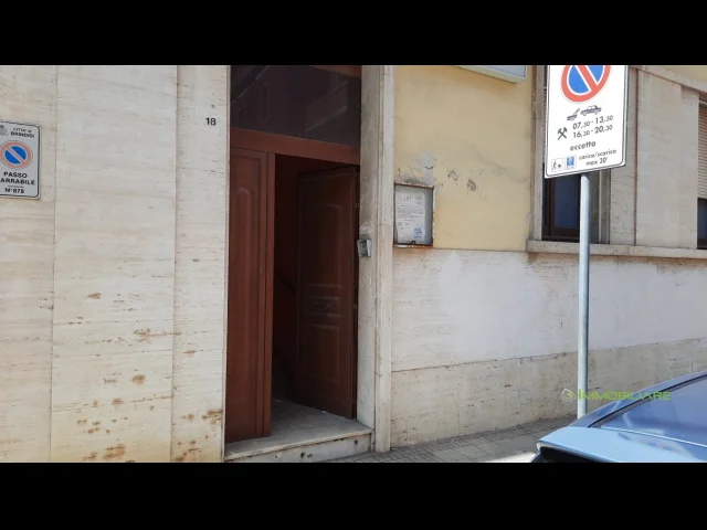 Appartamenti in Vendita - Porzione (3 stanze) di ampio ufficio