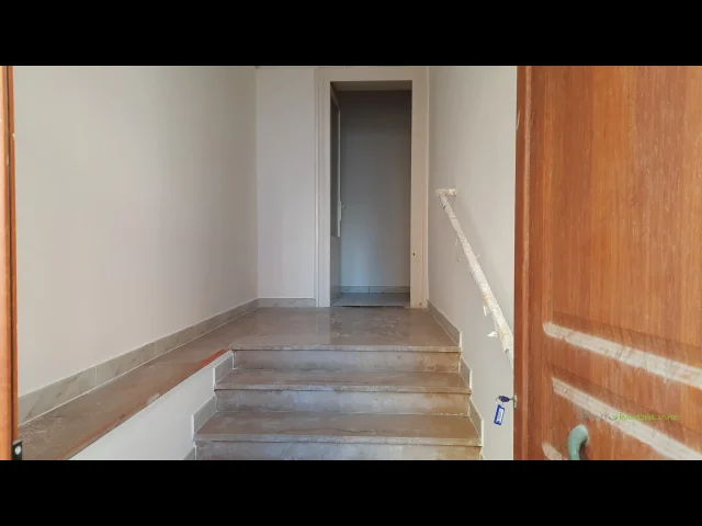 Appartamenti in Vendita - Porzione (3 stanze) di ampio ufficio