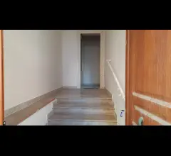 Appartamenti in Vendita - Porzione (3 stanze) di ampio ufficio