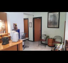 Appartamenti in Vendita - Locale ad angolo con 3 vetrine