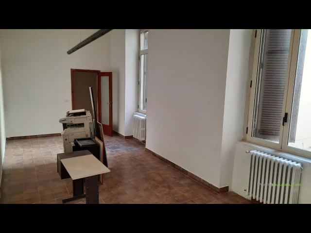 Appartamenti in Vendita - Ufficio ben strutturato centralissimo