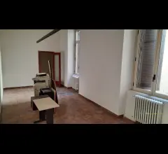 Appartamenti in Vendita - Ufficio ben strutturato centralissimo