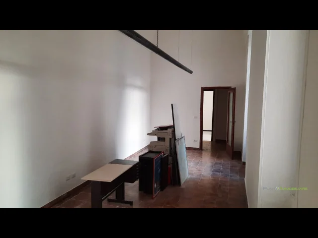 Appartamenti in Vendita - Ufficio ben strutturato centralissimo