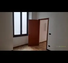 Appartamenti in Vendita - Ufficio secondo piano in centro