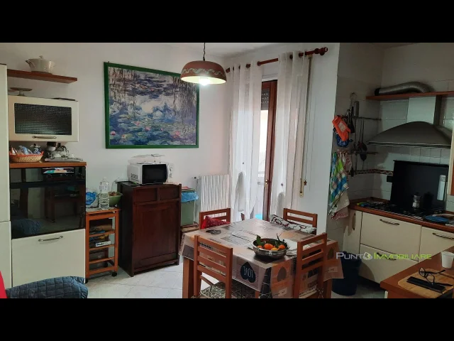 Appartamenti in Vendita - Luminoso appartamento con posto auto