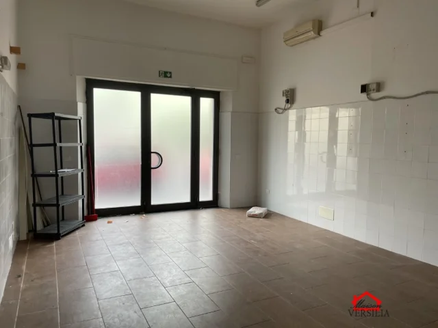Appartamenti in Vendita - Fondo commerciale c1