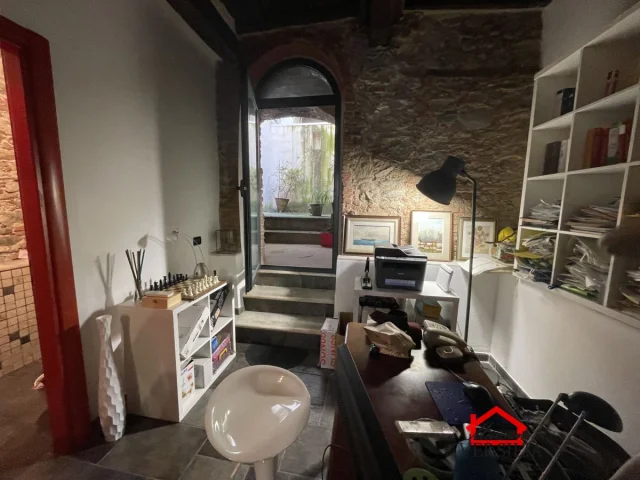 Appartamenti in Vendita - Ufficio ristrutturato