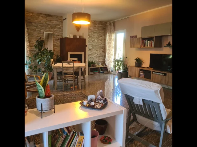 Villa con 4000 mq di giardino - zona santa maria di sala