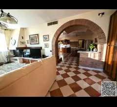 Elegante e raffinata bifamiliare con 500 mq di giardino