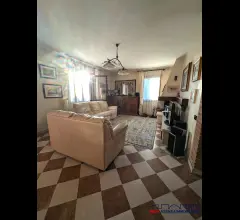 Appartamenti in Vendita - Elegante e raffinata bifamiliare con 500 mq di giardino