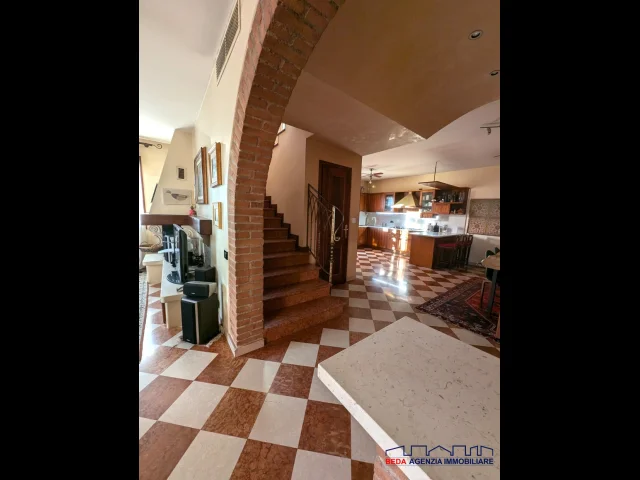 Appartamenti in Vendita - Elegante e raffinata bifamiliare con 500 mq di giardino